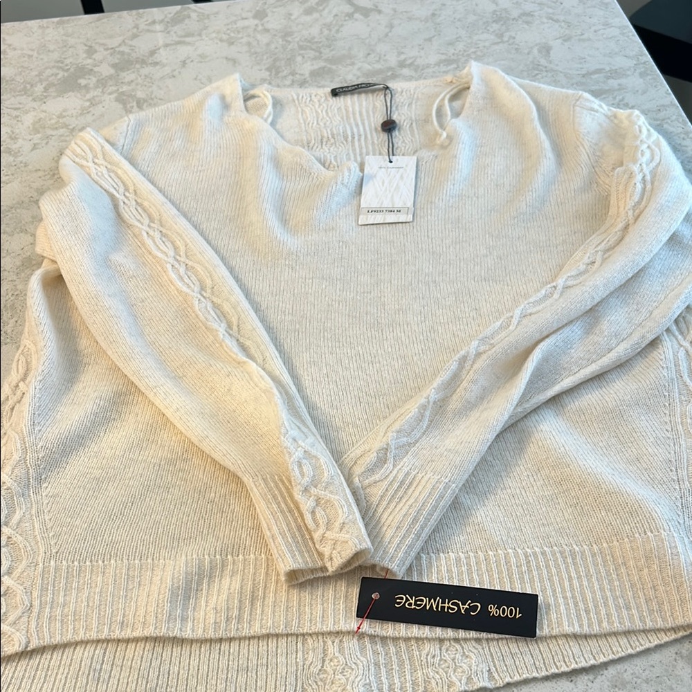 Cream V-Neck Sweater with Long Sleeves and Relaxed Fit